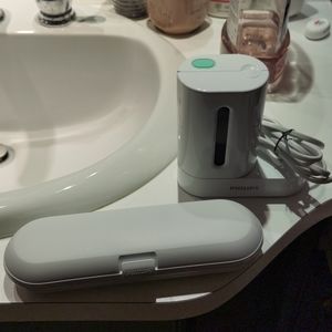 Philips brush sanitizer charger and travel case